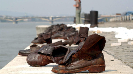 Un monumento que recuerda a los judíos que fueron fusilados en el Río Danubio por miembros del partido nazi húngaro