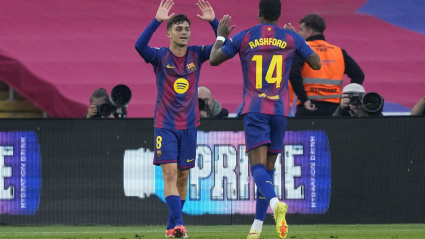 Pedri celebra con Rashford su gol en el Barcelona - Girona