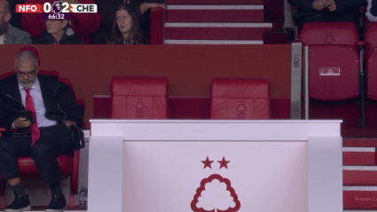 Marinakis se marchó del palco tras el segundo gol del Chelsea.
