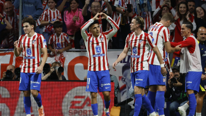 Thiago Almada celebra el gol que ha marcado en el Atlético-Osasuna