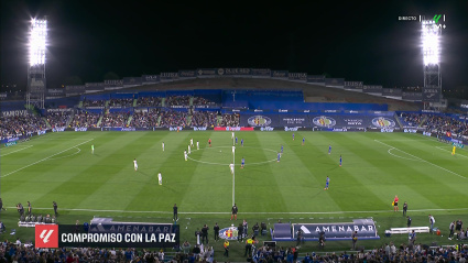 Imagen de la realización de Movistar+ durante la protesta en el Getafe-Real Madrid