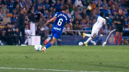 Momento de la falta de Nyom sobre Vinicius en el Getafe-Real Madrid