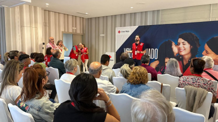 Más de 100 voluntarios de Cruz Roja se reúnen en Motril para hablar de salud