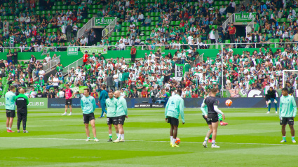 Jugadores del Racing de Santander antes del partido contra el Oviedo, mayo de 2025
