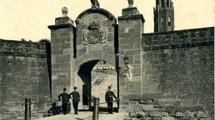 Foto històrica de la Porta del Lleó per entrar a la Seu Vella de Lleida
