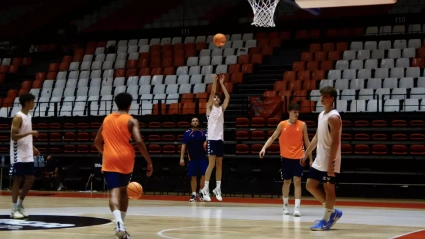 Dzepina durante un entrenamiento en la Fonteta