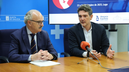 El delegado de la Xunta toma la palabra en un momento de la presentación de las jornadas