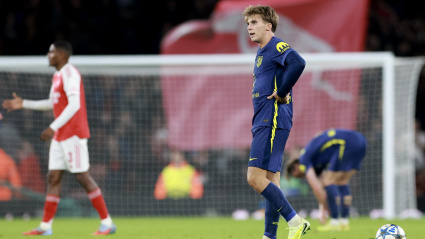 Los jugadores del Atlético de Madrid reaccionan tras perder el partido de la fase de liga de la UEFA Champions League entre el Arsenal FC y el Atlético de Madrid