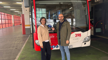 Lola Abad, primera mujer conductora del bus urbano en Gijón, en COPE