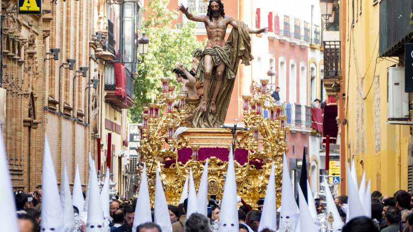 Procesión de la Hermandad de la Resurrección, hermandad con la que se pone broche final a esta Semana Santa de Sevilla en este 2025