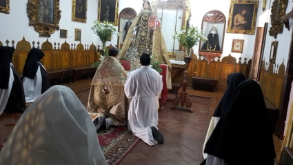 Misa en el interior del Convento