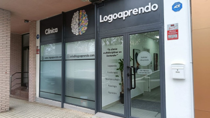 Entrada de "Logoaprendo", en la Avda. de los Castros 53 B de Santander