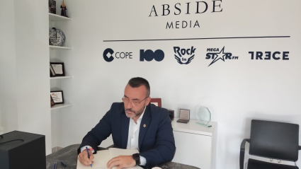 El alcalde de Vila-real, José Benlloch, ha visitado las nuevas instalaciones de la Cadena COPE en la provincia de Castellón