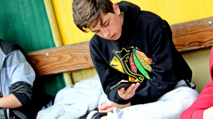 Adolescente con móvil (Archivo)