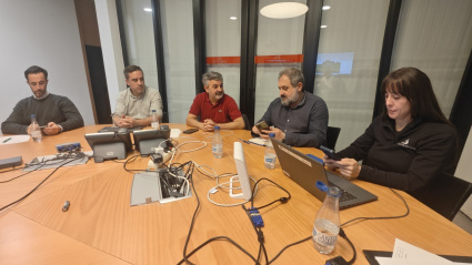 Reunión del Centro de Coordinación Operativa, en La Morgal, tras el incendio declarado en el Monte Areo de Gijón