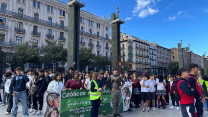 Los jóvenes han llegado en peregrinaje desde diferentes parroquias