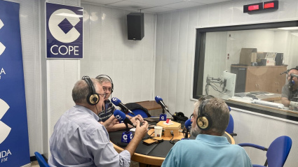 Tertúlia dels 65 anys de COPE Lleida parlant de l'associacionisme de Lleida.