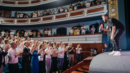 Buenos días Javi y Mar de Cadena 100, desde el Teatro Principal de Castellón, con la participación de la alcaldesa, Begoña Carrasco y la concejala de Turismo, Arantxa Miralles
