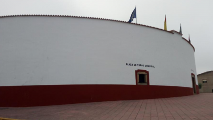 Plaza de toros de Zarza la Mayor