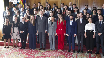 La Familia Real recibe en audiencia a los Premios Fin de Grado 2024 de la Universidad de Oviedo