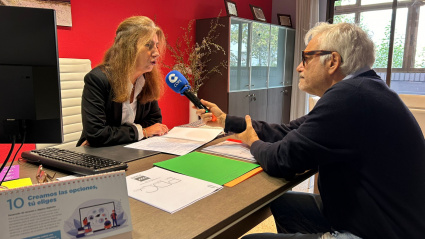Ana Martínez, directora del centro, con Fernando de Haro
