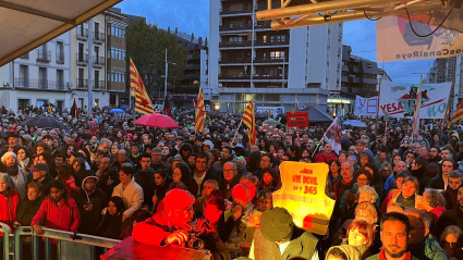 Los manifestantes en la plaza Biscós de Jaca
