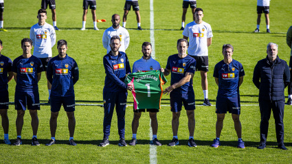 La plantilla ha rendido homenaje a Ochotorena