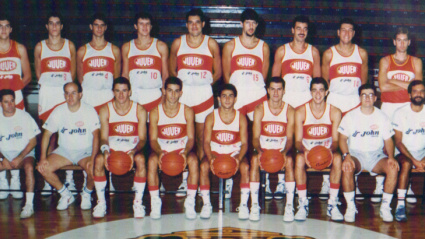 Prado, segundo por la izquierda en la temporada del ascenso