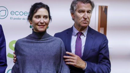 La presidenta de la Comunidad de Madrid, Isabel Díaz Ayuso (i), junto al líder del Partido Popular (PP), Alberto Núñez Feijóo