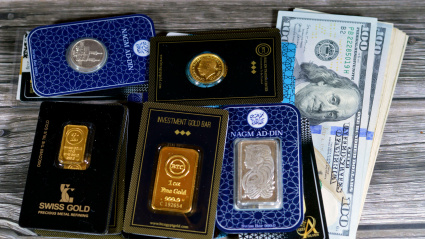 Billetes de dólares estadounidenses, BTC, Sam, oro puro suizo, Nagm Ad-Din, barras de onzas de plata fina, libra islámica y soberana