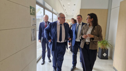 Visita del consejero de Sanidad de la Junta de Castilla y León, Alejandro Vázquez, a la Unidad del Dolor del Centro de Salud de Cuatrovientos (León)