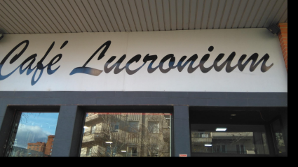 Existen dos hipótesis que intentan explicar el origen y significado del topónimo de nuestra ciudad.