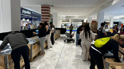 Clientes seleccionando sus paquetes