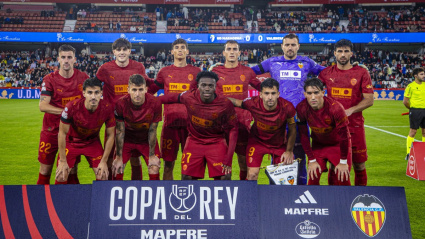 Un once con tres chavales del filial