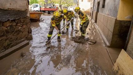 La limpieza del barro acumulado en las calles fue una de sus principales misiones.
