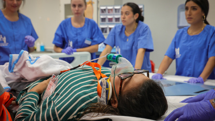 Un simulacro de accidente con múltiples víctimas moviliza a más de 80 personas y entrena a los futuros médicos en la Universidad de Burgos