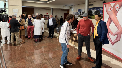 Secundino Sacristán, en primer término, durante la jornada celebrada este miércoles en el Hospital San Agustín