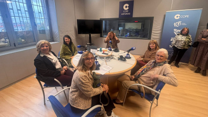 Participantes de los talleres de los Centros Sociales de Oviedo en COPE