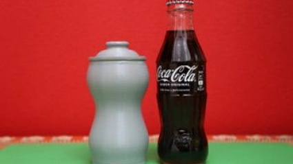 Botellas apilables con materiales reciclados