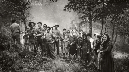 'A huebra limpiando el monte' (1962), una de las fotografías de Piedad Isla.