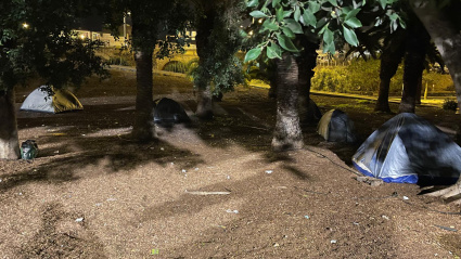 Acampada de personas sin techo en Azorín