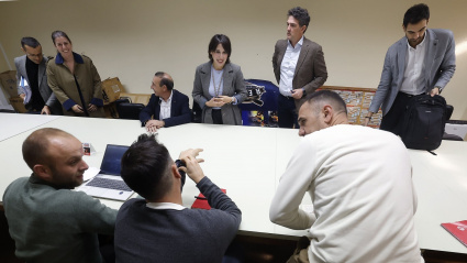 Lorenzana le explicó al comité en que situación se encuentran los parques eólicos que tendrían que abastecer de energía a la fábrica