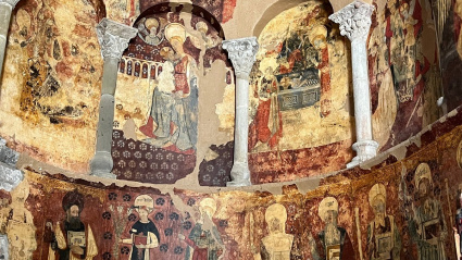 Pinturas en el interior de Santa María de Iguácel