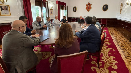 Integrantes de la Fundación durante la reunión en el Obispado de Huelva