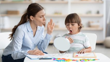 La logopedia se asocia tradicionalmente con la infancia