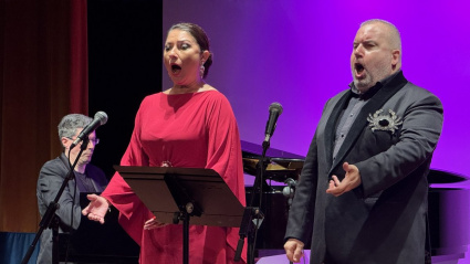 Monserrat Martí Caballé y Luis Santana
