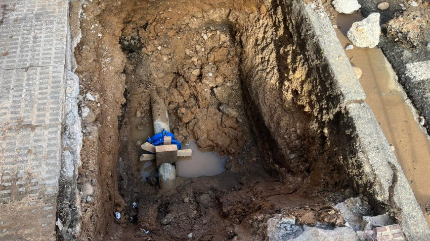 Restaurado el suministro de agua, tras la rotura de varias tuberías, en la Plaza Maestro Lope, en Beatos Mena y Navarrete y en la calle Cigüeña de Logroño