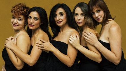 Mujeres de Acetre a lo largo de las diversas formaciones.