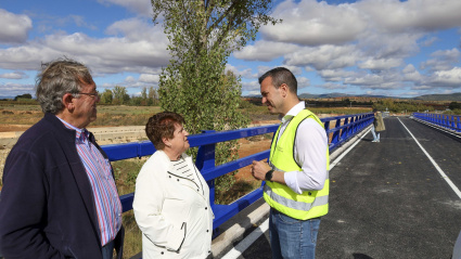Vicent Mompó en la apertura de dos puentes que restablecían la conexión directa entre Requena y las pedanías del margen derecho del Magro