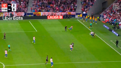 Momento de la recuperación de Giuliano Simeone en el segundo gol del Atlético ante el Sevilla